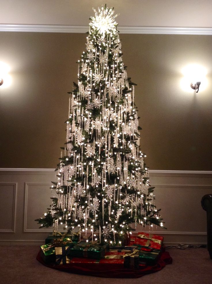 christmas-trees-with-white-silver-decoration