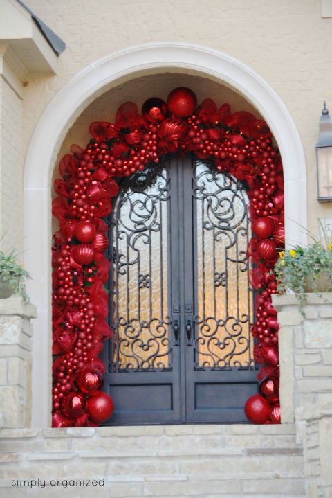 gallery-1443729893-red-ornament-door