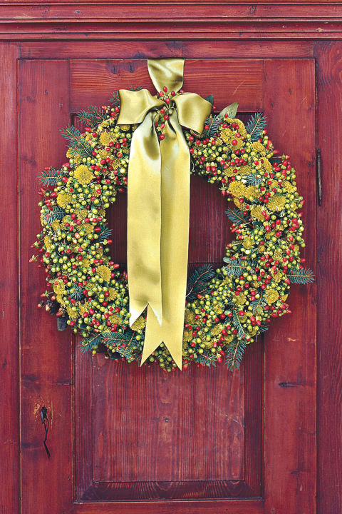 gallery-550040dd01318-ghk-christmas-wreath-craft-decorate-green-flowers-s2