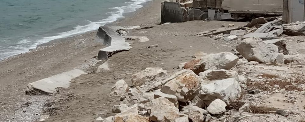 Αδύνατη και επικίνδυνη η προσπέλαση των λουομένων στην παραλία της Ποσειδωνίας”φωτο