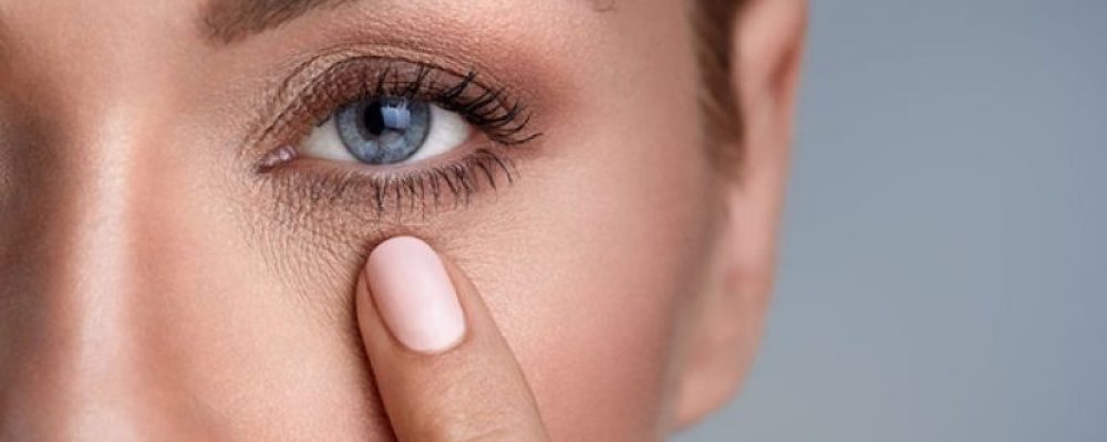 Κοιτάξτε τα μάτια σας στον καθρέφτη: Μήπως έχετε αυτά τα στίγματα; – Δείτε τι σημαίνει για την υγεία σας