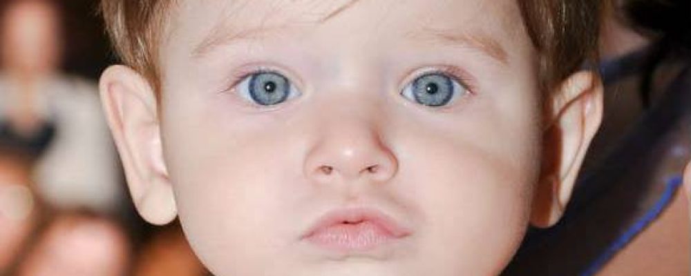 Ο απίστευτος λόγος που πια γεννιούνται τόσα ξανθά μωρά με μπλε μάτια