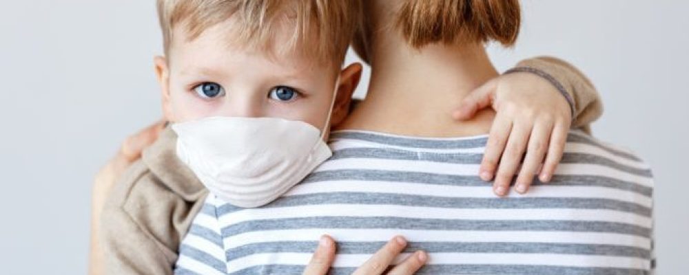 Κορωνοϊός: Πως εκδηλώνεται η λοίμωξη στα παιδιά – Οι διαφορές ανά ηλικία