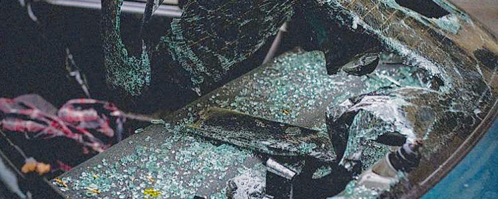 Τρόμος στην εθνική οδό Αθηνών-Κορίνθου -Πετούσαν πέτρες στα διερχόμενα αυτοκίνητα [βίντεο]