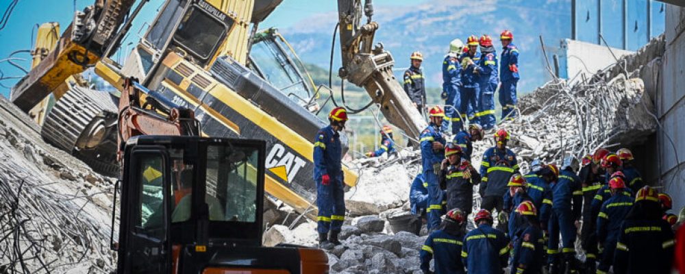 Κατάρρευση γέφυρας στην Πάτρα: Στα θύματα ρίχνει την ευθύνη η εταιρεία – Συνδικάτο Οικοδόμων: Θα έπρεπε να ντρέπονται