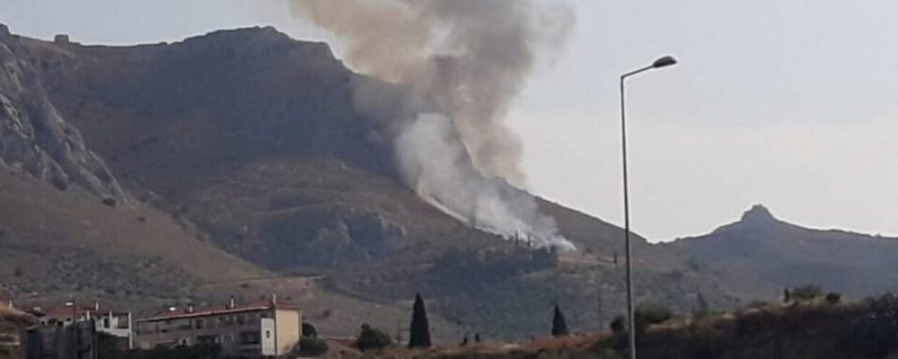 ΈΚΤΑΚΤΟ: Φωτιά  στην Αρχαία Κόρινθο – Μαίνεται η πυρκαγιά στο κάστρο