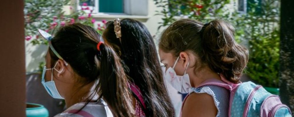 Διακόπτεται η παραγωγή μασκών για τους μαθητές μετά το φιάσκο