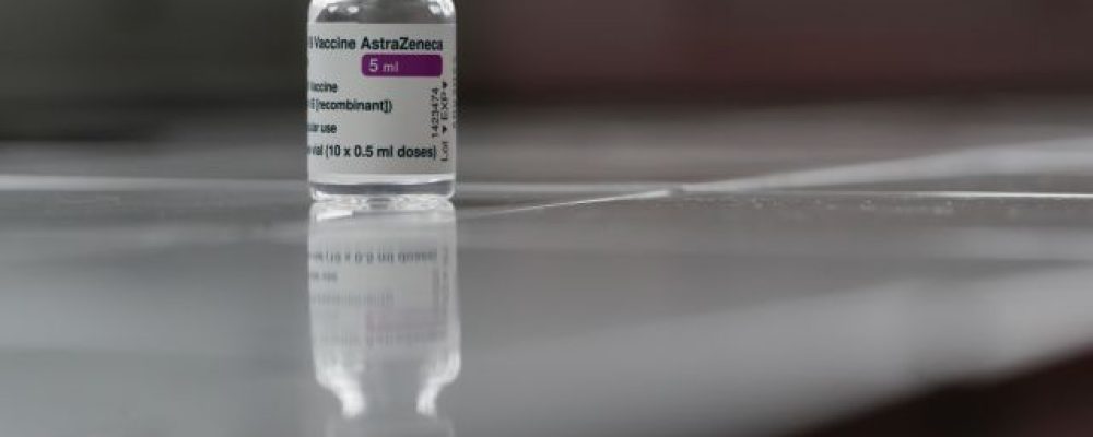 Τα θρομβοεμβολικά επεισόδια εντάσσει επισήμως η AstraZeneca στις παρενέργειες του εμβολίου της – Οι οδηγίες της εταιρείας για τα επεισόδια θρομβώσεων – Ολόκληρο το έγγραφο