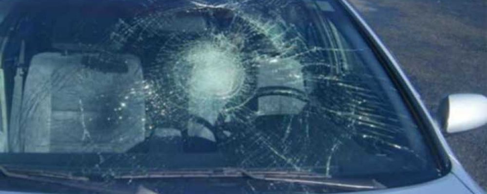Ζευγολατιό: Άγνωστοι έριξαν πέτρες σε αυτοκίνητα