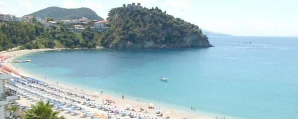 Πώς ΝΔ, ΣΥΡΙΖΑ και ΠΑΣΟΚ μπλόκαραν τις παραλίες για το λαό – Ένα διαχρονικό έγκλημα