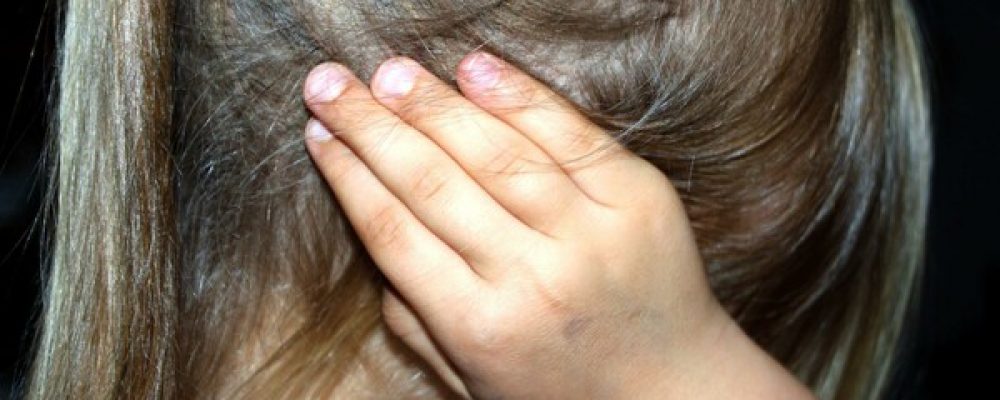 Σοκ: «Πατέρας κακοποιούσε σεξουαλικά τη 12χρονη κόρη του» – Η ιατροδικαστική εξέταση