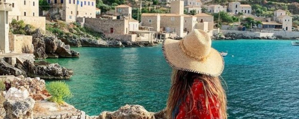 250.000 Έλληνες θα πάρουν Voucher για να κάνουν τετραήμερες διακοπές σε 4στερα ξενοδοχεία
