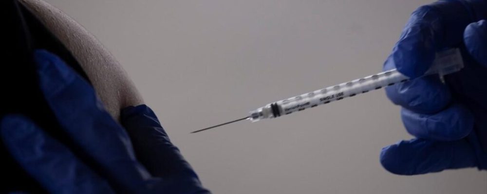 Εμβολιασμοί: Σφοδρές αντιδράσεις δημάρχων για τη (λανθασμένη) λίστα «Πέτσα-Κικίλια» -Απειλούν με μηνύσεις