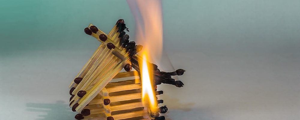 Τι πρέπει και τι δεν πρέπει να κάνετε αν η φωτιά πλησιάζει στο σπίτι σας