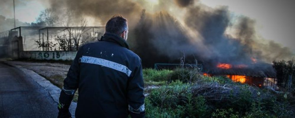 Φωτιά προκλήθηκε σήμερα το πρωί της Τετάρτης  στο εγκαταλελειμμένο εργοστάσιο του ” Πασχάλη” (Φωτο)