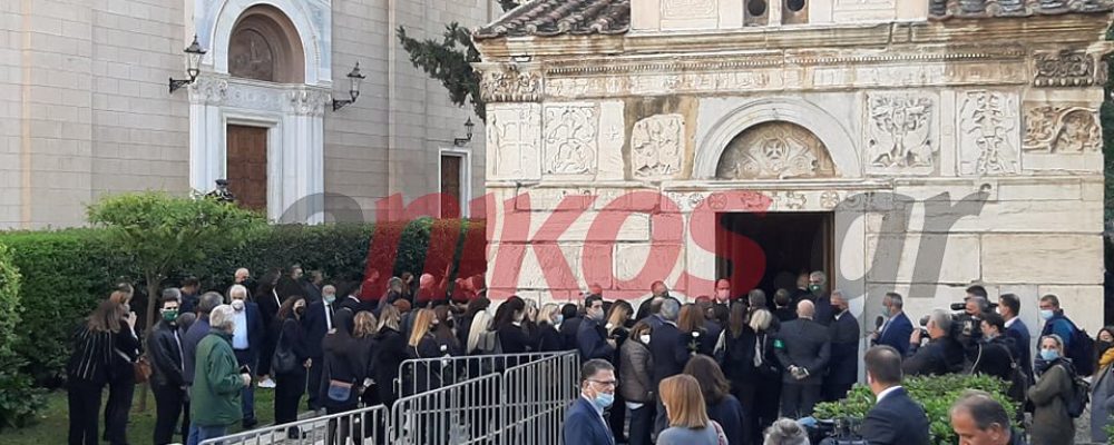 Φώφη Γεννηματά: Η Ελλάδα την αποχαιρετά – Πλήθος κόσμου στη Μητρόπολη Αθηνών