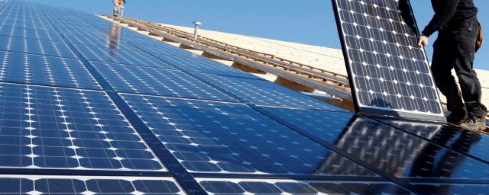 Φωτοβολταϊκά στη στέγη: Όφελος από 1.000 έως 4.000 ευρώ ετησίως στους λογαριασμούς ρεύματος