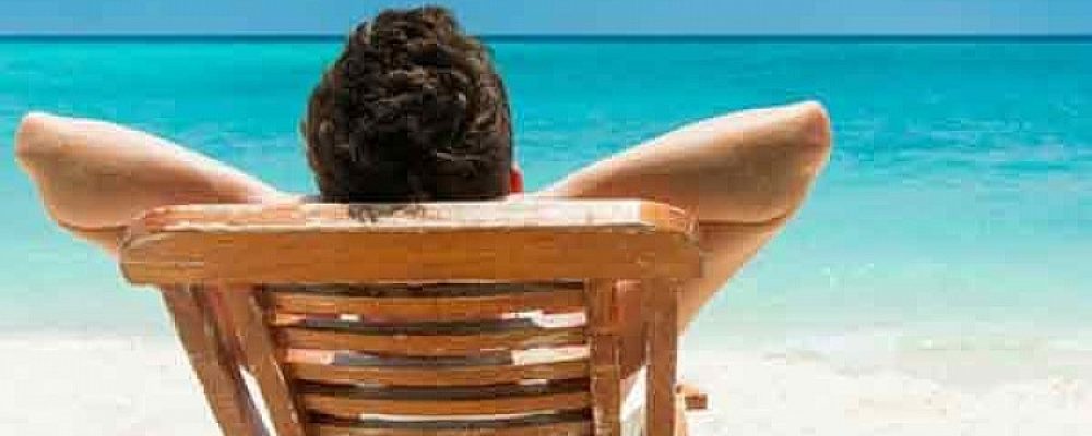 Καλοκαίρι 2020: Οι αποστάσεις στην παραλία και το υποχρεωτικό τεστ στους τουρίστες