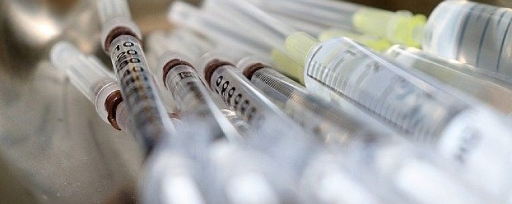 Εμβόλια κορονοϊού: Πώς ξέρουμε ότι είναι ασφαλή, ποιος το αποφασίζει και τι περιέχουν