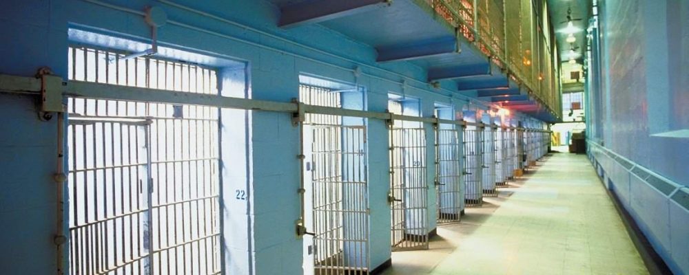 Αιματηρό επεισόδιο στις φυλακές στις φυλακές Κορίνθου – Ξυλοκόπησαν, στέλνοντας  σωφρονιστικό υπάλληλο στο νοσοκομείο