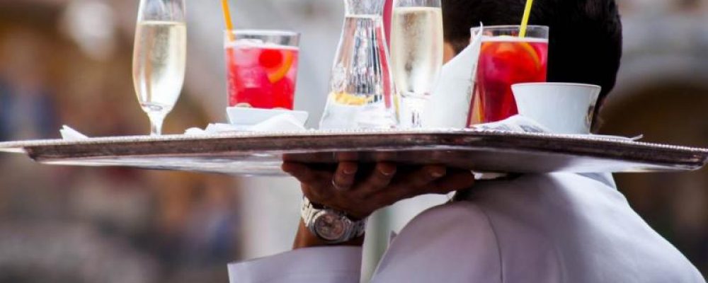 Κορωνοϊός: Τι ισχύει από Δευτέρα για μπαρ, εστιατόρια, γάμους και πανηγύρια