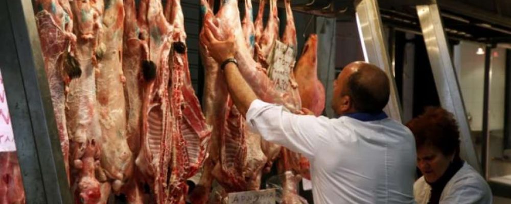 Ενώσεις Κρεοπωλών-Κτηνοτρόφων : Ο καταναλωτής πλέον αγοράζει το κρέας σε μερίδες- Συνεχής η μείωση του ζωικού κεφαλαίου (audio)