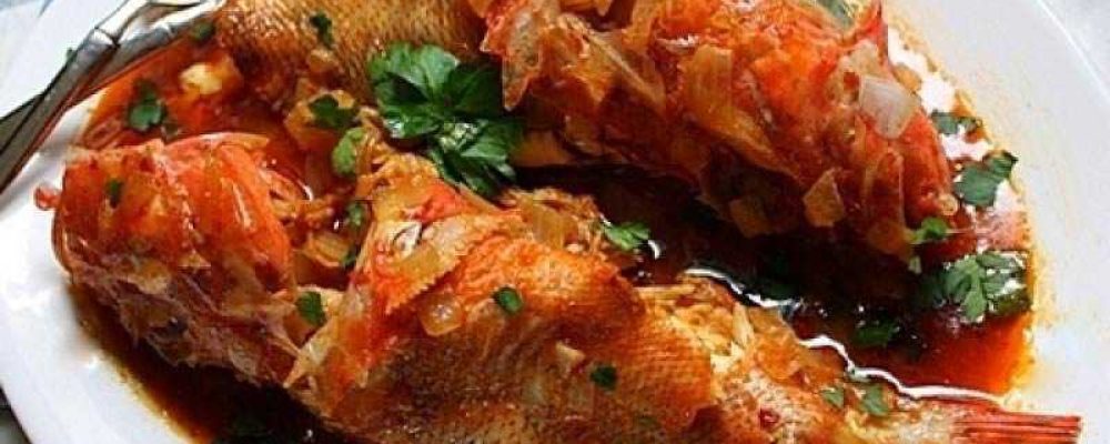 Ψάρια Μπουρδέτο: Η Καυτερή Ψαράδικη Συνταγή της Κέρκυρα