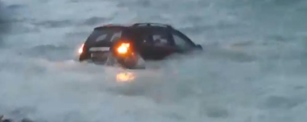 Τραγωδία στο Ξυλόκαστρο: Γυναίκα ανασύρθηκε νεκρή από το αυτοκίνητό της – Έπεσε στη θάλασσα