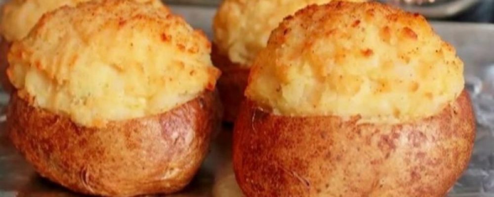 Θα σας ανοίξει την όρεξη: Καταπληκτική συνταγή για τις πιο ωραίες γεμιστές πατάτες που φάγατε ποτέ! (Βίντεο)