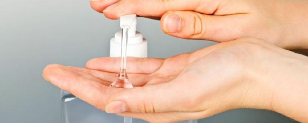 Τρόποι για να αντιμετωπίσετε την ξηροδερμία στα χέρια σας εξαιτίας της συχνής χρήσης αντισηπτικών και πλυσίματος