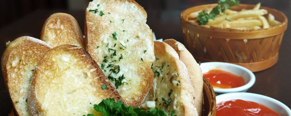 Το πιο Λαχταριστό Σκορδόψωμο Γίνεται Πανεύκολα με Ψωμί του Τοστ -Η Απλή και Γρήγορη Συνταγή που Πρέπει να Δοκιμάσε