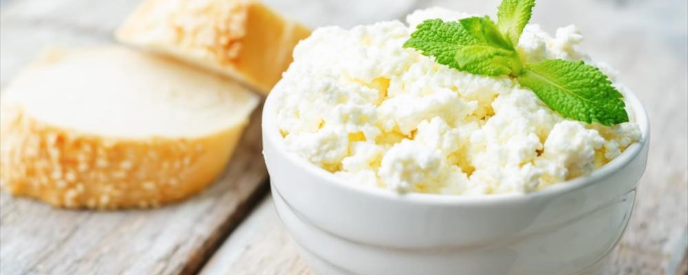 Φτιάξτε εύκολα σπιτικό τυρί ρικότα σε 3 βήματα