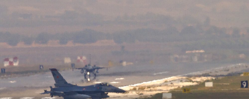 Ρεκόρ προκλήσεων στο Αιγαίο: 126 παραβιάσεις και 39 υπερπτήσεις τουρκικών F-16 σε ελληνικά νησιά