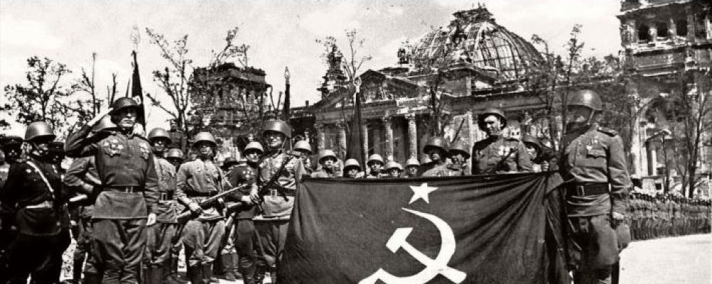 Αντιφασιστική νίκη των λαών: Τα μηνύματα κομμάτων και κυβερνώντων για την 9η Μάη 1945