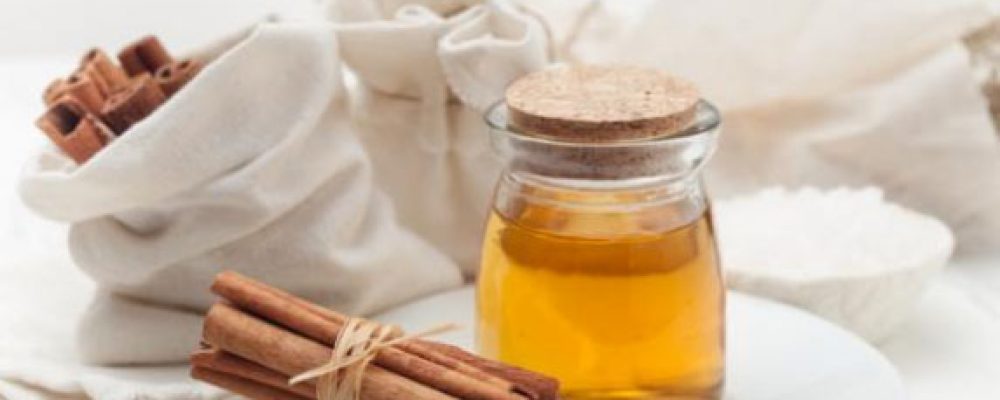 Μέλι με κανέλα, 10 οφέλη για τον οργανισμό που δεν ήξερες