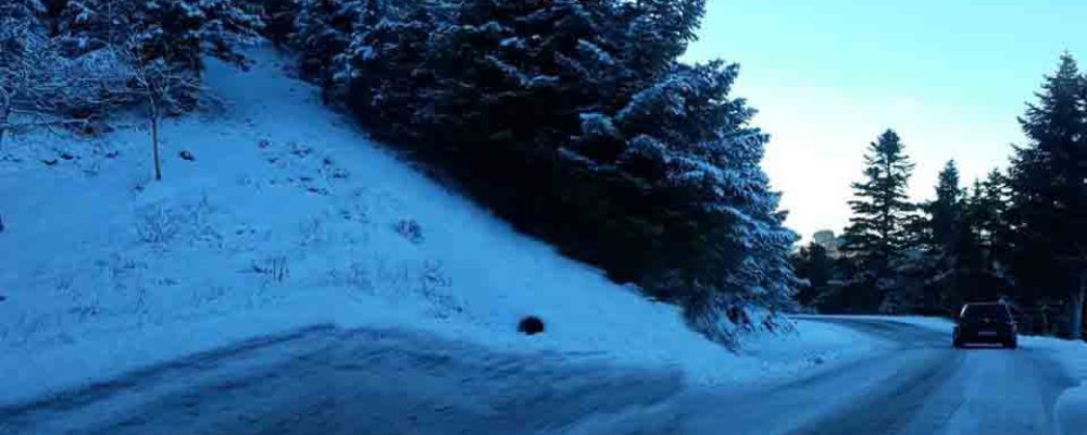 Συνεχίζεται η σφοδρή χιονόπτωση – Με το φόβο του αποκλεισμού ζουν οι κάτοικοι της Ορεινής Κορινθίας