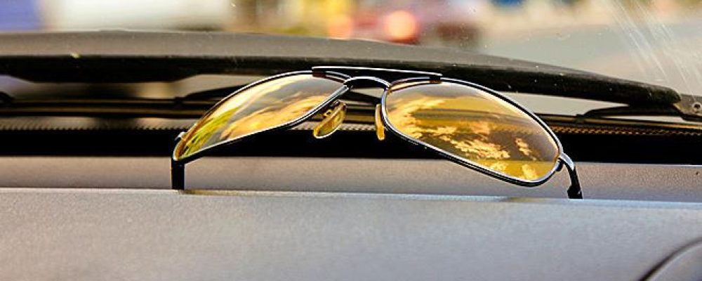 Τα γυαλιά με κίτρινους φακούς είναι επικίνδυνα στην οδήγηση