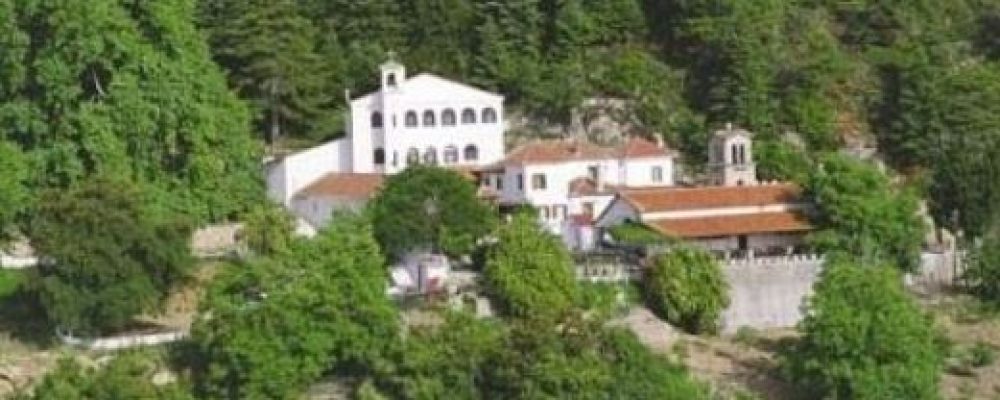 Καλόγρια ταμπουρώθηκε σε μοναστήρι στη Μ. Αγίου Βλασίου στην Κορινθία και απειλεί