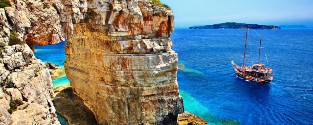 Με 3 νησιά αουτσάιντερ: Η 8αδα του ελληνικού καλοκαιριού για ήρεμες διακοπές σύμφωνα με την DailyMail