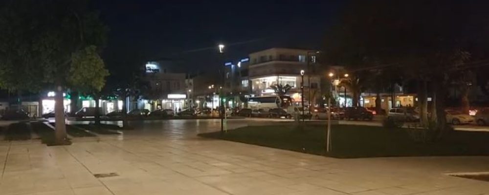 Παραδόθηκε ο φωτισμός πλατείας  “Περιβολάκια – Δυσλειτουργικός δίχως να φωτίζει την πλατεία , δημιουργεί απλά  ένα ειδυλλιακό ντεκόρ ( βίντεο)