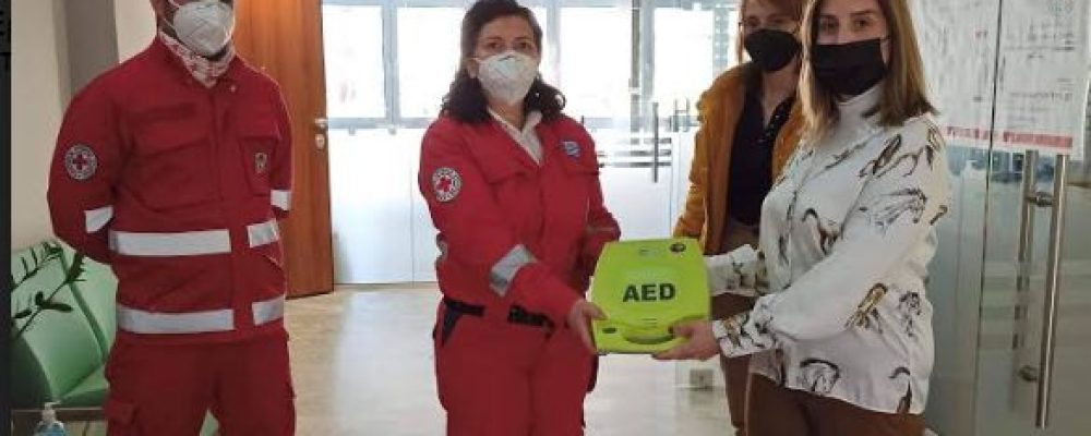 Δωρεά, ενός Αυτόματου Εξωτερικού Απινιδωτή(AED), από τον Φαρμακευτικό Σύλλογο Κορινθίων  στον  Ελληνικό Ερυθρό Σταυρό 