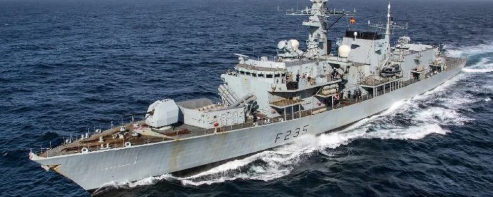 Καμία ντροπή; Οι Εγγλέζοι δίνουν στην Ελλάδα δύο γερασμένα πολεμικά πλοία για να πάρουν το συμβόλαιο για τις φρεγάτες!