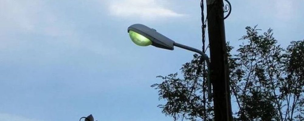 Απίστευτο:    Προσπαθώντας να ξηλώσουν δημοτικό φωτισμό  στο Ζευγολατιό  βρέθηκαν διασωληνωμένοι στο νοσοκομείο