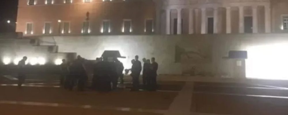 Νύχτα τρόμου στην Αθήνα: Συνελήφθη ένοπλος που απειλούσε να ανοίξει πυρ στο Σύνταγμα
