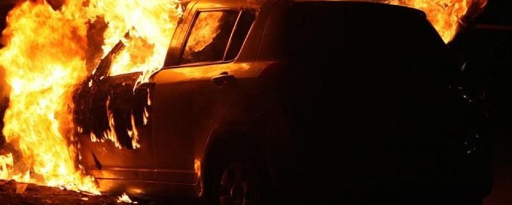 Αυτοκίνητο τυλίχθηκε στις φλόγες στην Εθνική οδό Αθηνών – Κορίνθου